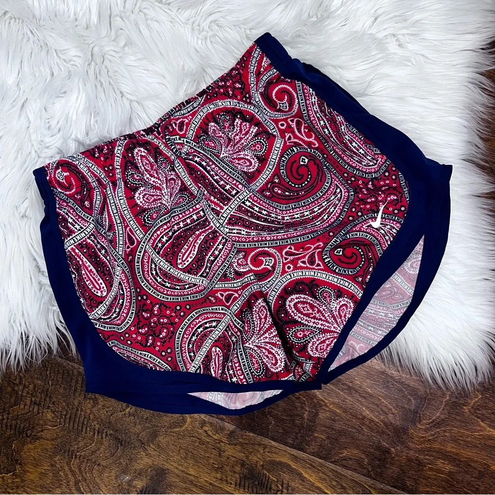 Nike’s women Tempo Paisley‎ running shorts size XS